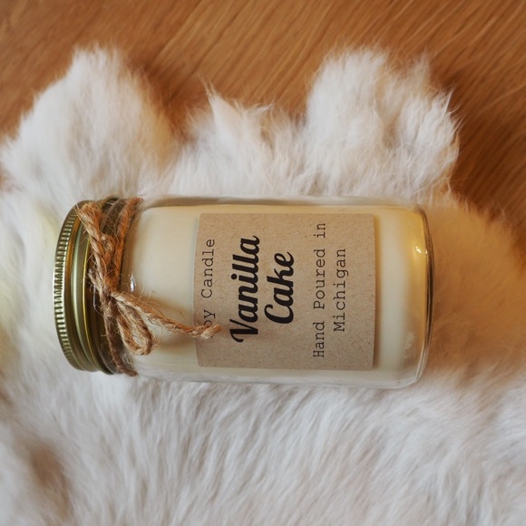 Handmade Vanilla Cake Soy Wax Candle 8oz Glass Jar - Picture 2 of 6